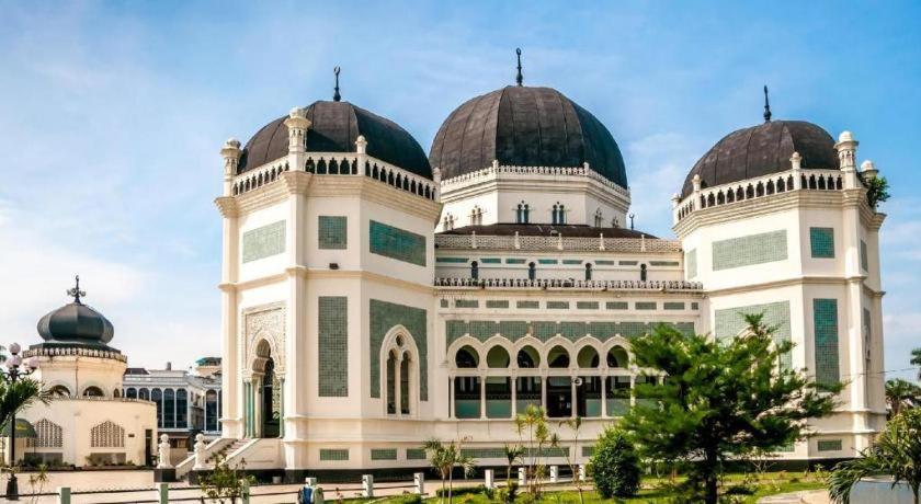 Oyo 2720 Sutomo Inn Medan Buitenkant foto